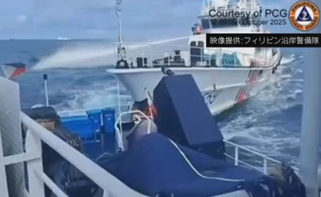 【読売新聞】 ２０隻以上の中共船や人民軍ヘリコプターがフィリピン公船を妨害…比ＥＥＺ内のスカボロー礁周辺