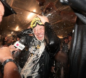 【ソフトバンク】ホークスCS突破時はビールでなく〝シャンパンファイト〟に　アサヒピール・サイバー攻撃の影響で