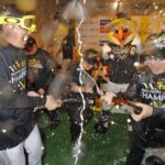 【悲報】「助けて！ビールかけができないの！(；ω；)」