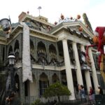 米ディズニーランドで「ホーンテッドマンション」に乗った女性、意識失い死亡