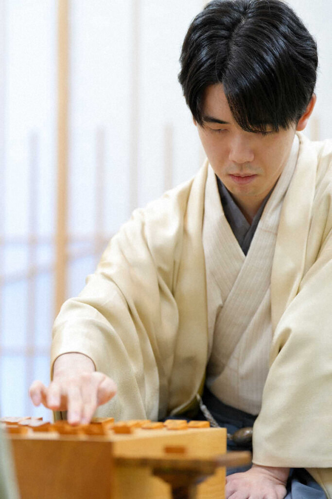 【将棋】竜王戦・第2局　藤井聡太竜王が開幕2連勝！「かなり激しい将棋」で挑戦者・佐々木勇気八段下す