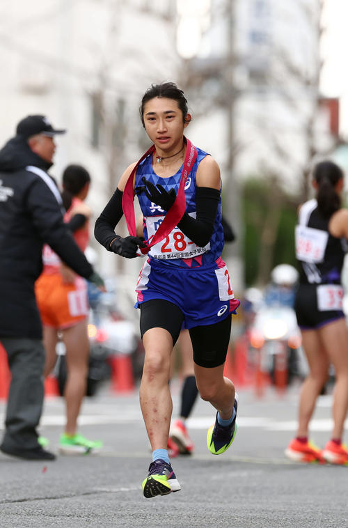 【都道府県女子駅伝】次のランナーがいない！北海道アクシデント　中継所でタスキ手にオロオロ　約25秒のロス