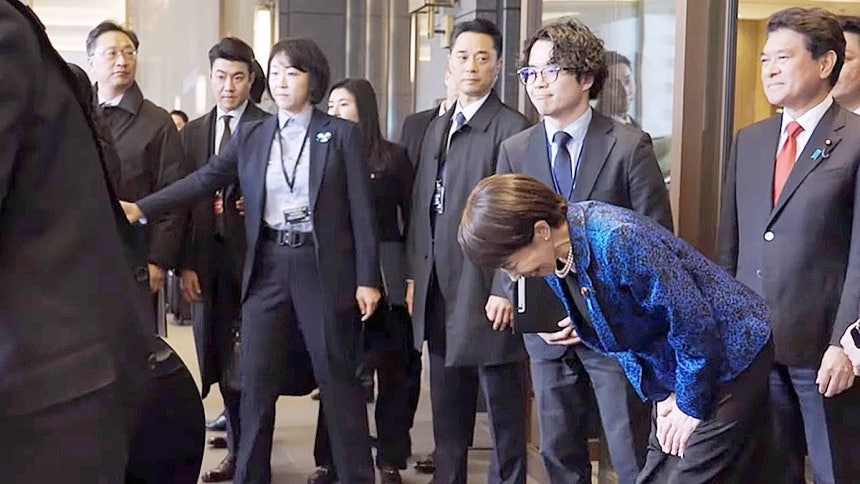 高市首相が李大統領に「90度のお辞儀」…「韓国に頼みごとがあるから」中国が難癖