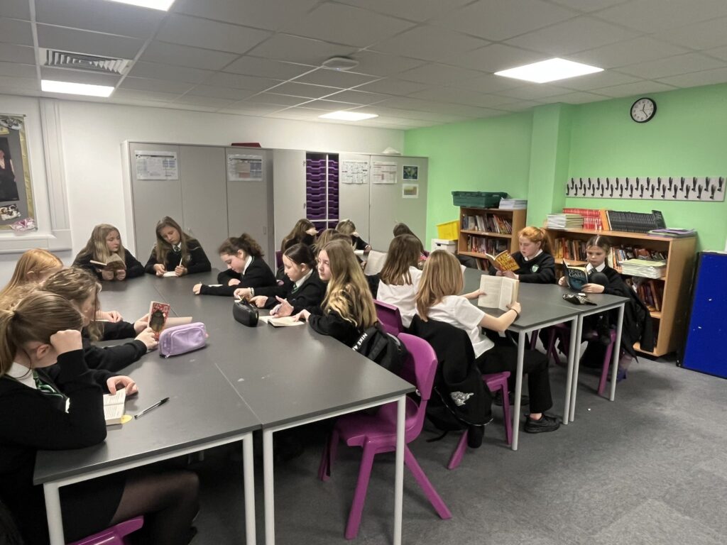 【文科省】2030年からデジタル教科書を正式義務化へ →→ 韓国や北欧のスウェーデンやフィンランドでも学力低下を理由に紙教材を復活させる