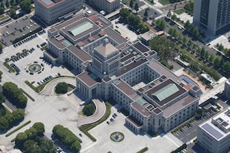 臨時国会召集21日軸に調整、自公連立合意難航で遅れ　公明代表が企業献金規制強化を要求