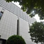 【裁判】「真摯な反省がみられない」同居女性殺害　「正当防衛」主張の24歳男に懲役18年判決　東京地裁