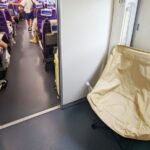 中国高速鉄道で「席なし」券の乗客が椅子を持ち込み座る、中国ネットでは「当然、当たり前すぎる」