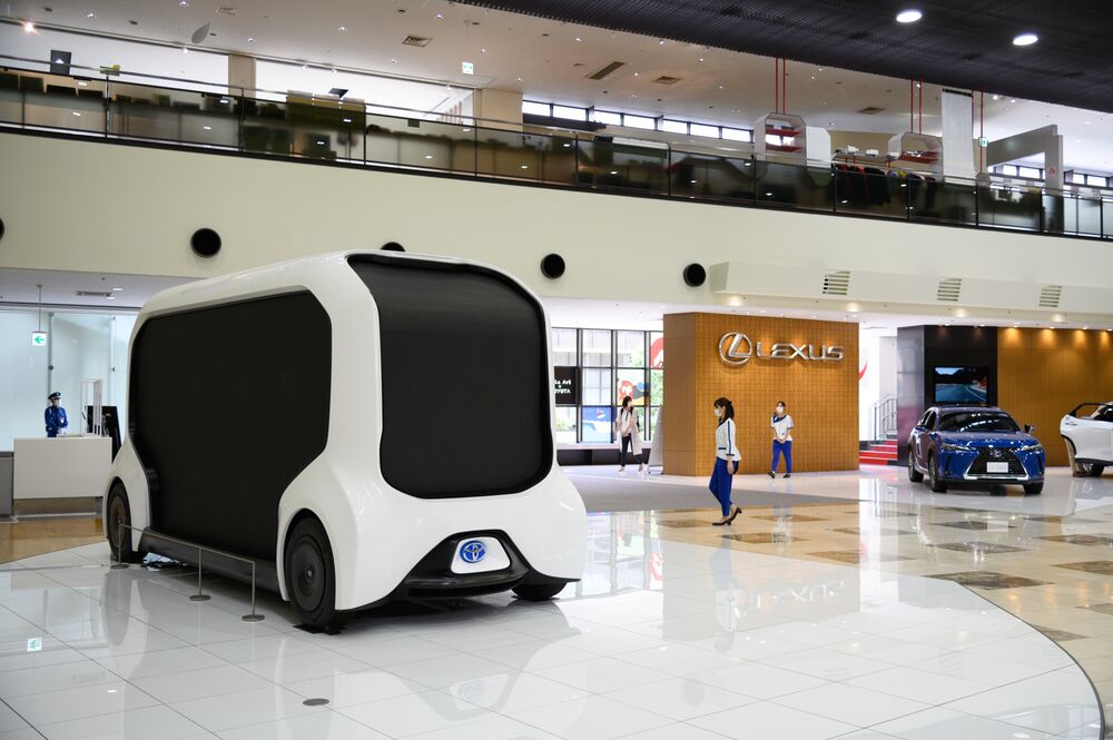 トヨタ、特定条件下で運転手不要な自動運転車を27年度に市場導入へ