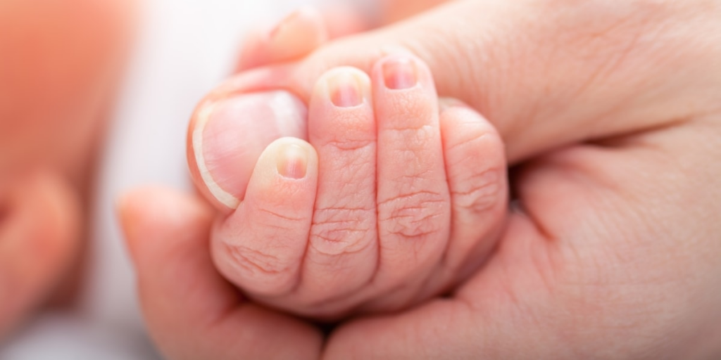 【困窮】“一緒にいてあげれなくてごめん”出産した我が子3人を押し入れに隠した女性…赤ちゃんポスト遠く