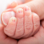 【困窮】“一緒にいてあげれなくてごめん”出産した我が子3人を押し入れに隠した女性…赤ちゃんポスト遠く