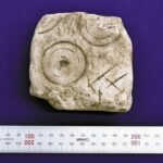 一度に3面の小型鏡を製作 量産用鋳型が出土…王都の須玖遺跡群で全国初確認