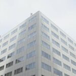 教師、体罰で減給3か月…外靴を脱がせ、その裏底を生徒の左頬から胸元などにこすりつける