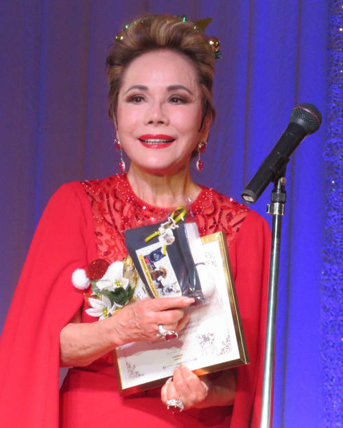 【芸能】デヴィ夫人暴行報道に疑問「教師が指導の一環で30センチ定規で頭や手を叩くと言った行為も？」