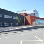 母への復讐に固執する32才男性、60才の女性から「授乳」を受けて逮捕される