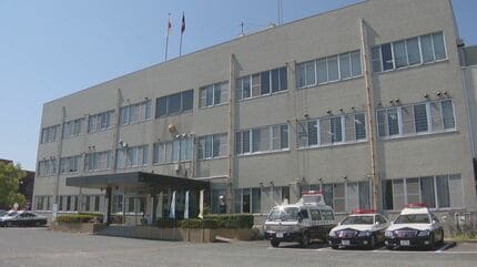 【福岡】交際女性（33）が支払う携帯電話を解約されそうになり口論→首絞め・顔を殴る暴行か　24歳無職の男逮捕　女性の10代娘が通報