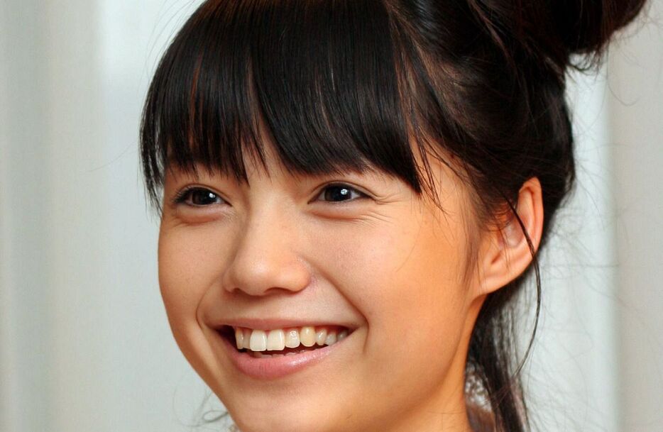 【宮﨑あおい】「え、39歳って嘘やろ!?」V6人気メンバーとの再婚から8年…最年少22歳で大河主演の人気女優〝指輪キラリ〟ショットに反響