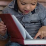 【英国】4～5歳児の28％が本を正しく開けず”スワイプ”してしまう