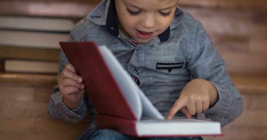 【英国】4～5歳児の28％が本を正しく開けず”スワイプ”してしまう