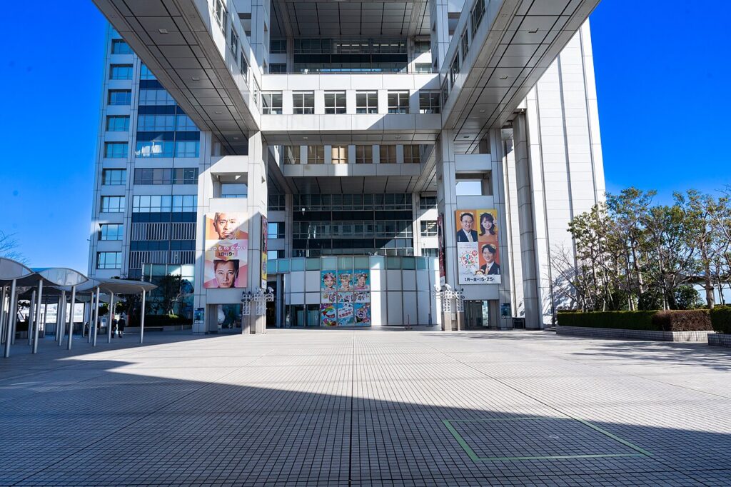 フジ4月改編、火曜午後7時からカズレーザー司会の2時間生放送バラエティー 「今夜はナゾトレ」木曜9時に移動、「この世界は1ダフル」終了