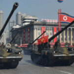 ロシア軍の「巨大な北朝鮮製自走砲」 後方にいた車両を含め一挙“4両撃破”される ウクライナが連携攻撃の様子を公開 (動画あり)