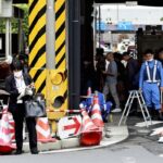 タクシーが歩道乗り上げ4人はねる　上野駅前の交差点