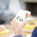 【給食】いまや学校給食の牛乳の4割が「パックから直飲み」の時代に　“ストローなし”が進んだきっかけとは？