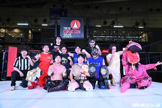 慶応・帝京・日大などの学生がジョニー・デップ来日のイベントでプロレスを行い大暴れ! 東京大学王者が成城大学4年の先輩にトドメ!