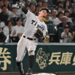 【野球】ゴールデン・グラブ賞　セ三塁部門「該当者なし」41票…　SNSで波紋「納得いかん」「今年は佐藤輝で文句なしやと」