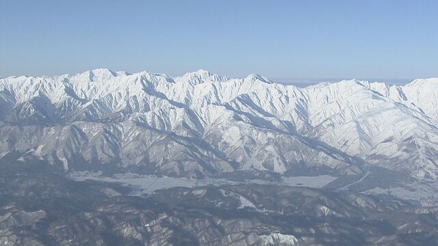 雪崩に巻き込まれる　ロシア国籍の42歳男性が死亡　バックカントリーで3人で滑走中に遭難　雪に埋もれた状態で発見　長野