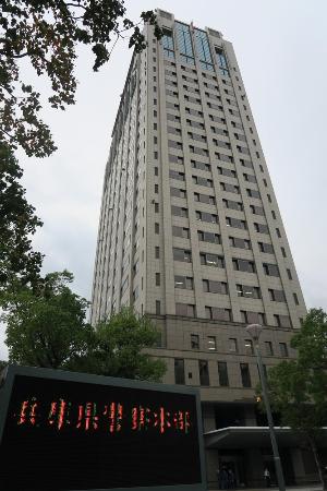 「俺は警察だぞ」で有名な兵庫県警のお巡りさん。煽り運転で煽った相手を逮捕してしまうwwww