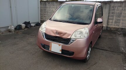 【宮城】トレーラーから車下ろし中の男性（49）に軽乗用車突っ込む　フロントガラスが凍結で視界不良か