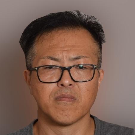 【緊急】勾留中に入院先の病院から逃走した54歳男の写真公開 手錠つけたまま逃走中【画像あり】