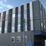 59歳のスーパー店員、口論になった客の男性を店外にまで追いかけ包丁を突き付けて逮捕　北海道