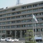 【事案】女子生徒らが、年齢60～70歳代くらい黄色のダウンジャンパーに、ベージュ色の長ズボン姿の男性からつきまとわれる　島根