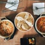 【韓国は憧れの的】 チャミスルを飲んでマンドゥを食べる日本の若者＝韓国ネット「仲良く交流を」 →？？