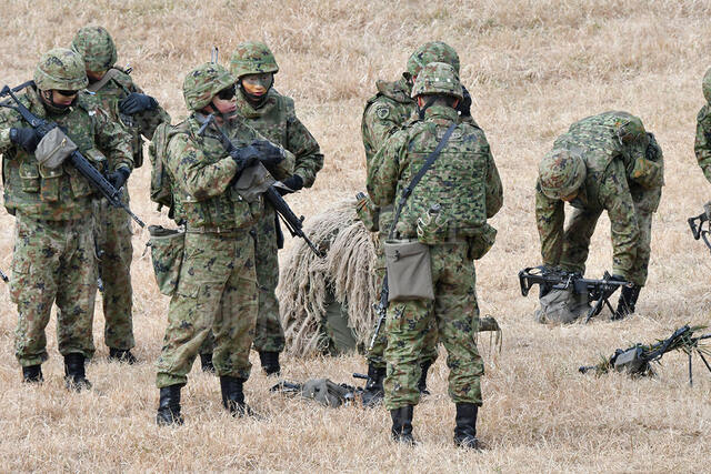 【デイリー新潮】「自衛隊は危険な存在」という世界観をいまだに訴える東京新聞と教師たち　有事に彼らは誰に助けを求めるのか