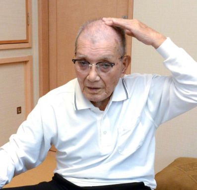 終戦後、中国人に追い回され、石を投げられた。頭に当たって出血した傷は今も痕が残っている。