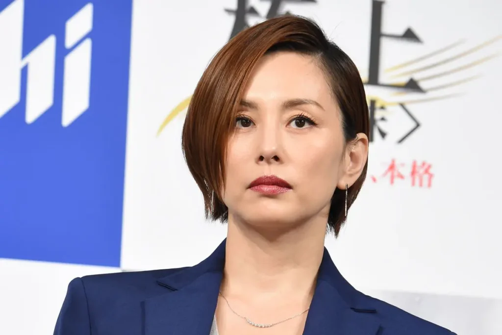【深まるイベント連続辞退の謎】米倉涼子　広告契約中「楽天モバイル」にも仕事セーブ要請か・・・いったい何が？