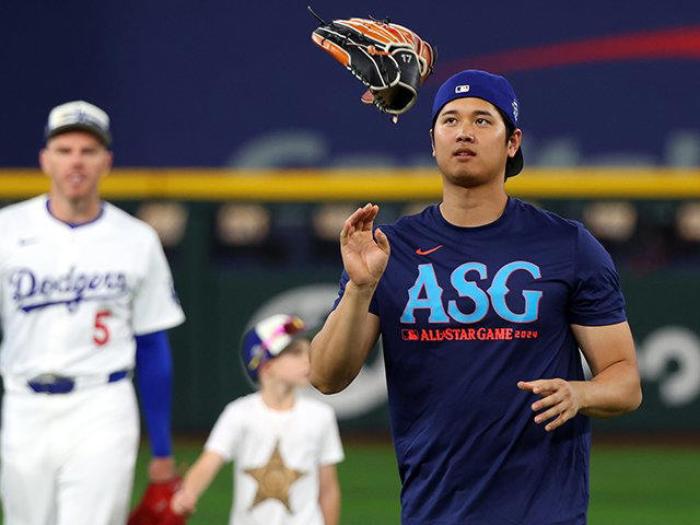 フリーマンやロハスが見たドジャース大谷翔平の素顔　真美子夫人とデコピンスーツに米記者も注目