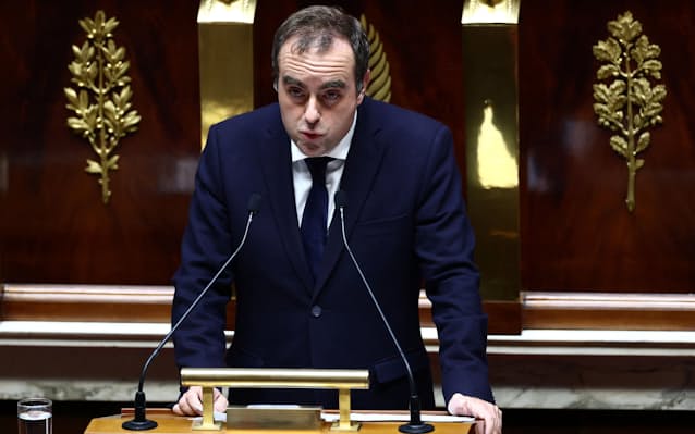 仏首相、年金受給開始年齢引き上げの凍結表明　不信任回避を優先