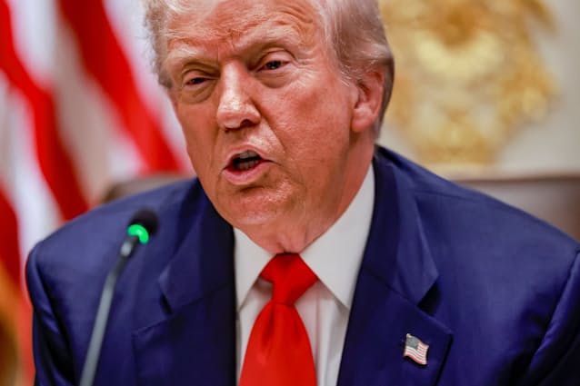 トランプ氏「プーチンは戦争終結したくない」　ロシア経済崩壊に言及