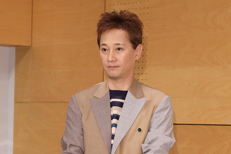 《中居正広に“変化”》変装をやめて素顔で外出　湘南エリアの高級マンションを購入したとの情報も、恋人と暮らす新たな拠点になる可能性