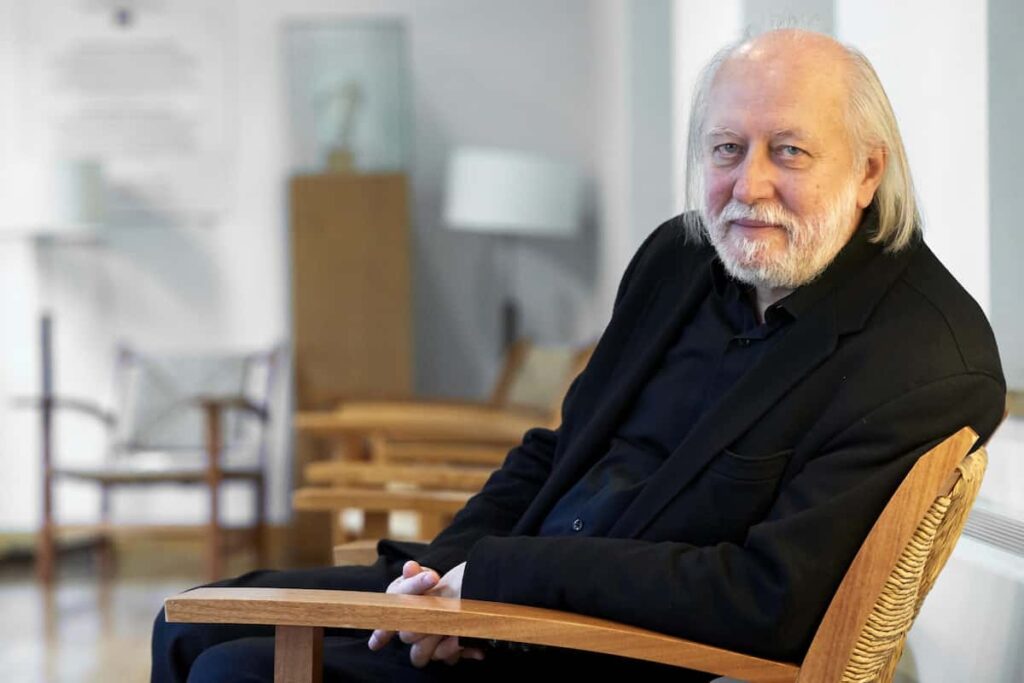 京阪電車のアナウンスに自販機…ノーベル文学賞クラスナホルカイさんが魅せられ綴った京都