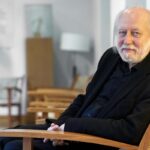 京阪電車のアナウンスに自販機…ノーベル文学賞クラスナホルカイさんが魅せられ綴った京都