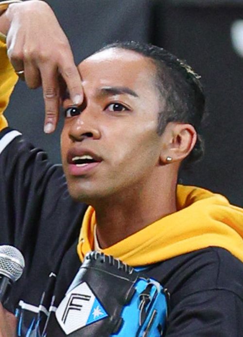 「お酒を飲むと脱ぎ癖が…」草間リチャード敬太が“公然わいせつ”逮捕前に目撃された危うい一面「カラオケであられもない姿になって…」