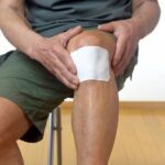 【ライフ】 自衛隊、湿布はこう貼れば「はがれにくい」?「思いつかなかった」「さすがプロ」と話題。動画で発信