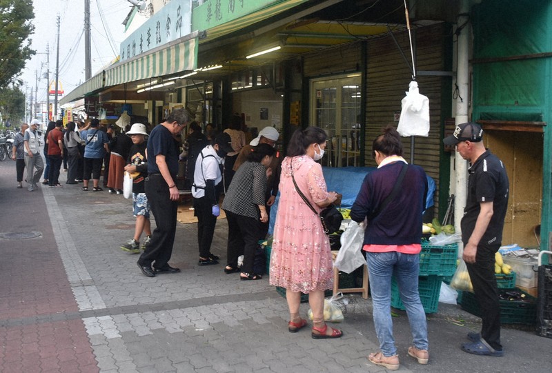 大阪名物「中国朝市」違法行為を一斉取り締まり