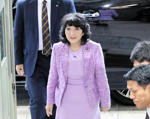 【片山財務相訓示】「借金を未来の世代につけまわさない」