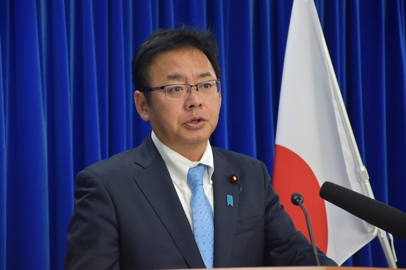 上野厚労相、就任会見で残業上限規制に言及　「さまざまな声ある」