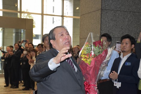 【百年前に後退】村上前総務相「民主主義が危ない」　幹部職員前に泣きながら訴え…